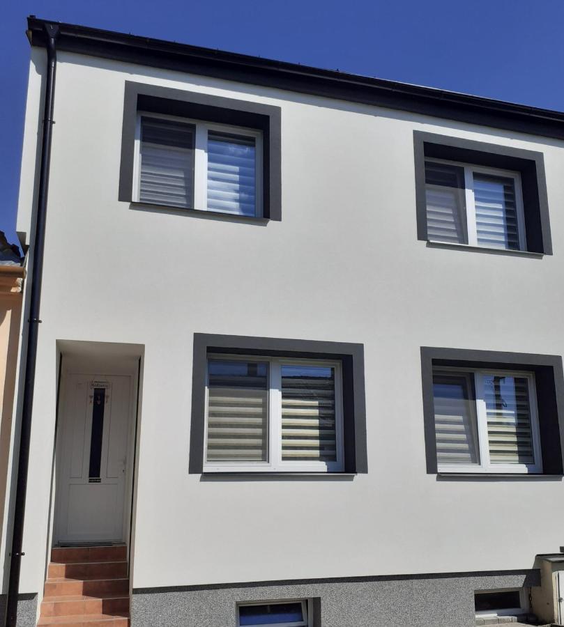 Apartman Laumar 3 Bzenec Buitenkant foto