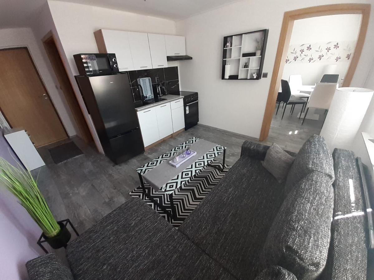 Apartman Laumar 3 Bzenec Buitenkant foto